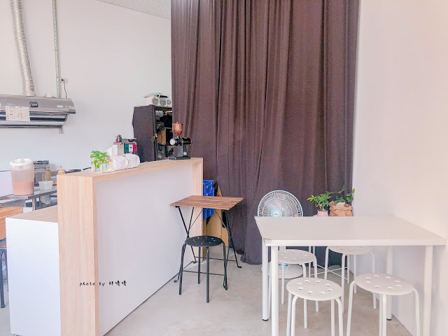 【台中 沙鹿】The san 🌞沙鹿韓系清新風早餐，三明治口味多樣，鹹甜都有，蔥油餅蛋外酥內軟嫩，爆炸好吃，醬料可自由搭配，飲品也絲毫不遜色，吃過一定會再回頭👍