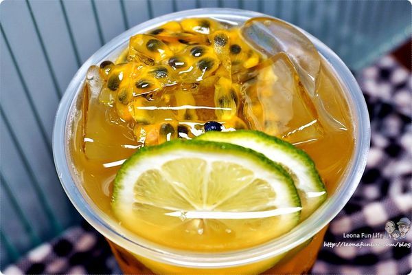 廟東夜市美食 豐原美食 霜江茶行豐原菜單必喝推薦menu 手搖飲料 飲料店 芝士奶霜 杭菊 布丁奶茶 黑糖珍珠鮮奶 百香果 人氣店DSC08420.JPG