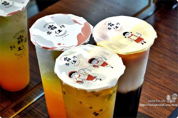 廟東夜市美食 豐原美食 霜江茶行豐原菜單必喝推薦menu 手搖飲料 飲料店 芝士奶霜 杭菊 布丁奶茶 黑糖珍珠鮮奶 百香果 人氣店DSC08453.JPG
