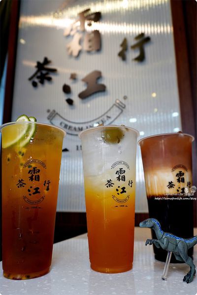 廟東夜市美食 豐原美食 霜江茶行豐原菜單必喝推薦menu 手搖飲料 飲料店 芝士奶霜 杭菊 布丁奶茶 黑糖珍珠鮮奶 百香果 人氣店DSC08426.JPG