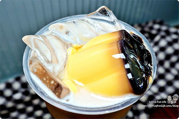 廟東夜市美食 豐原美食 霜江茶行豐原菜單必喝推薦menu 手搖飲料 飲料店 芝士奶霜 杭菊 布丁奶茶 黑糖珍珠鮮奶 百香果 人氣店DSC08435.JPG