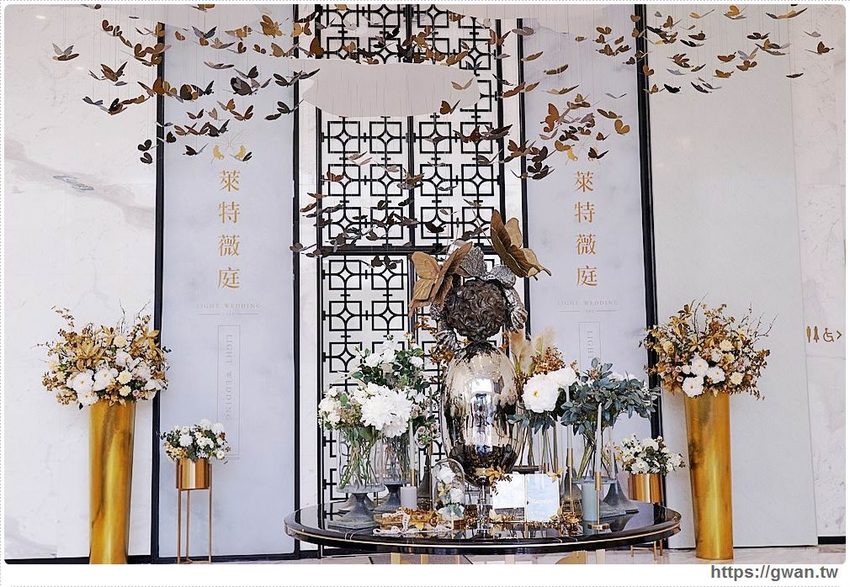 全台唯一全黑鏡面鋼琴烤漆宴會廳,還有夢幻池畔廣場!台中超有質感的婚宴會館在這裡~