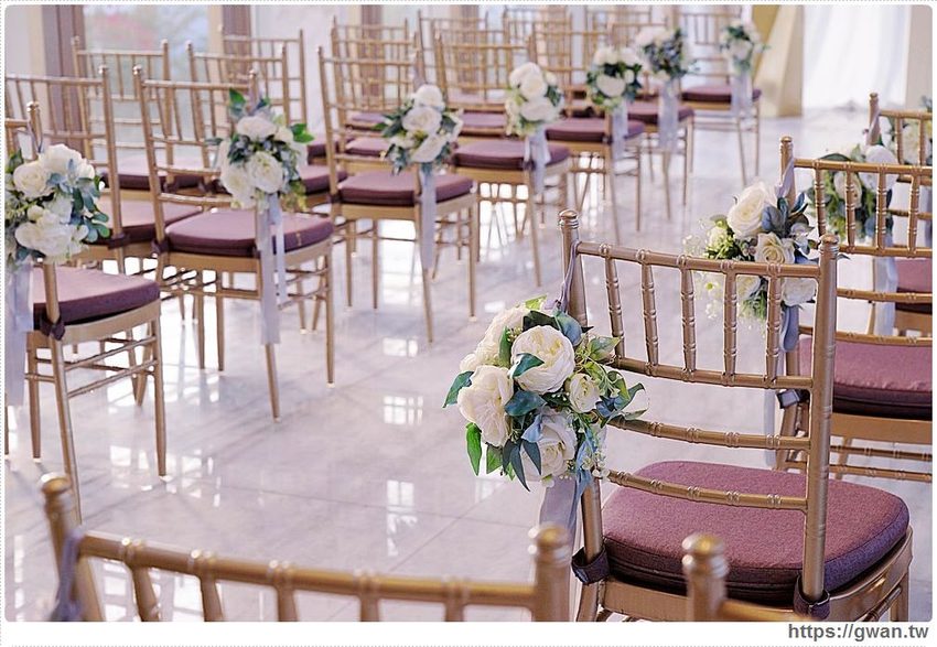 全台唯一全黑鏡面鋼琴烤漆宴會廳,還有夢幻池畔廣場!台中超有質感的婚宴會館在這裡~