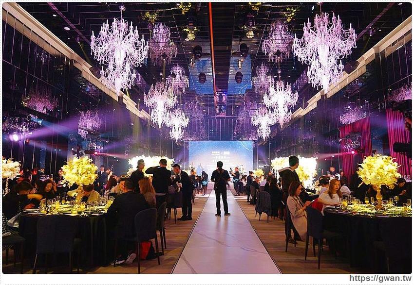 全台唯一全黑鏡面鋼琴烤漆宴會廳,還有夢幻池畔廣場!台中超有質感的婚宴會館在這裡~