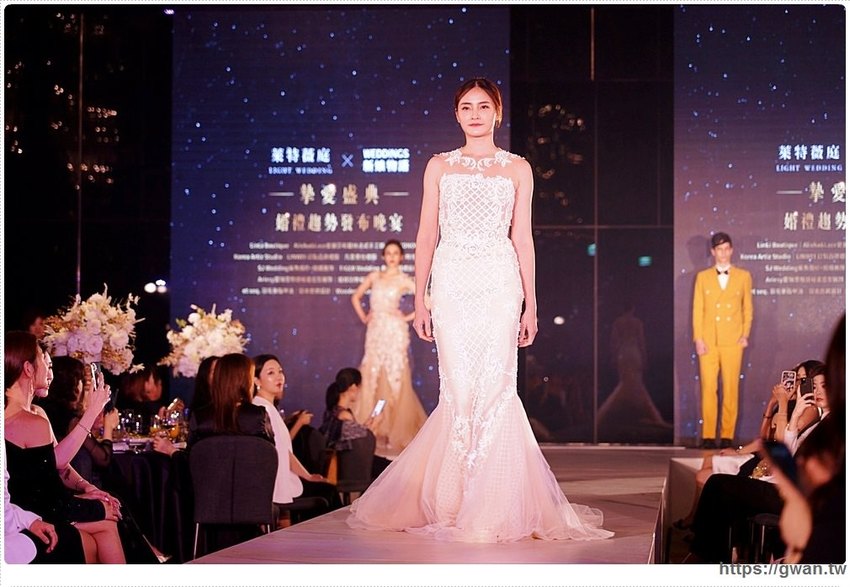 全台唯一全黑鏡面鋼琴烤漆宴會廳,還有夢幻池畔廣場!台中超有質感的婚宴會館在這裡~