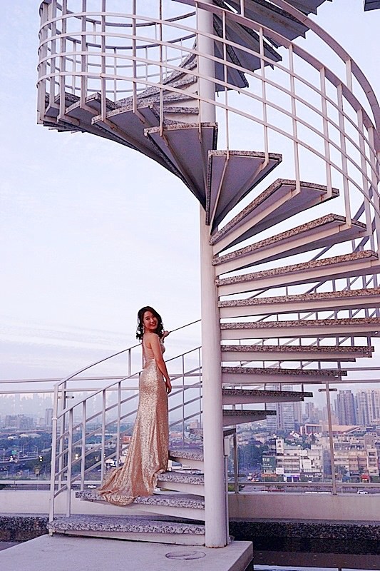 全台唯一全黑鏡面鋼琴烤漆宴會廳,還有夢幻池畔廣場!台中超有質感的婚宴會館在這裡~