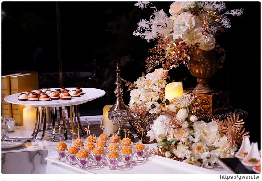 全台唯一全黑鏡面鋼琴烤漆宴會廳,還有夢幻池畔廣場!台中超有質感的婚宴會館在這裡~