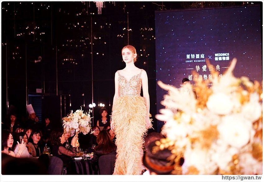 全台唯一全黑鏡面鋼琴烤漆宴會廳,還有夢幻池畔廣場!台中超有質感的婚宴會館在這裡~