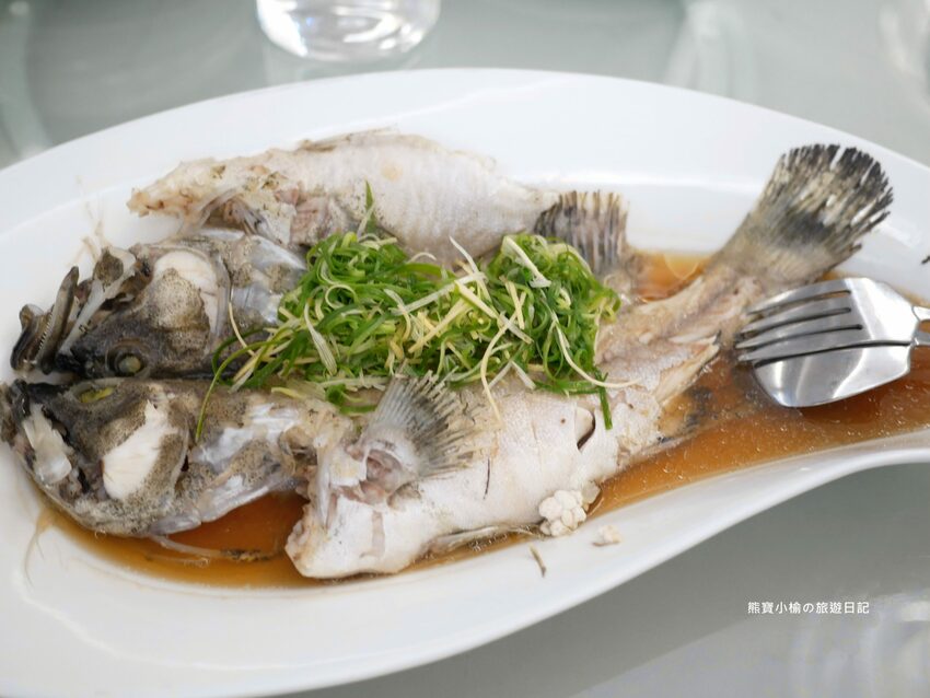 【台中美食】萊特薇庭台中最美的飯店式宴會餐廳，人生最重要決定就在這舉行吧！婚宴辦桌桌菜菜色心得分享紀錄。 @熊寶小榆の旅遊日記