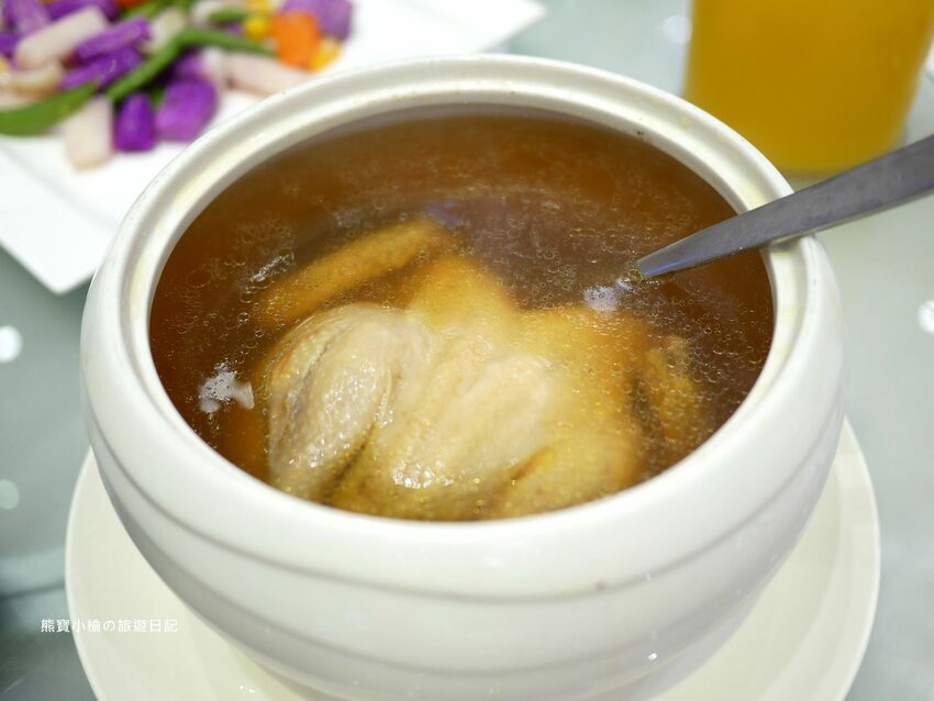 【台中美食】萊特薇庭台中最美的飯店式宴會餐廳，人生最重要決定就在這舉行吧！婚宴辦桌桌菜菜色心得分享紀錄。 @熊寶小榆の旅遊日記