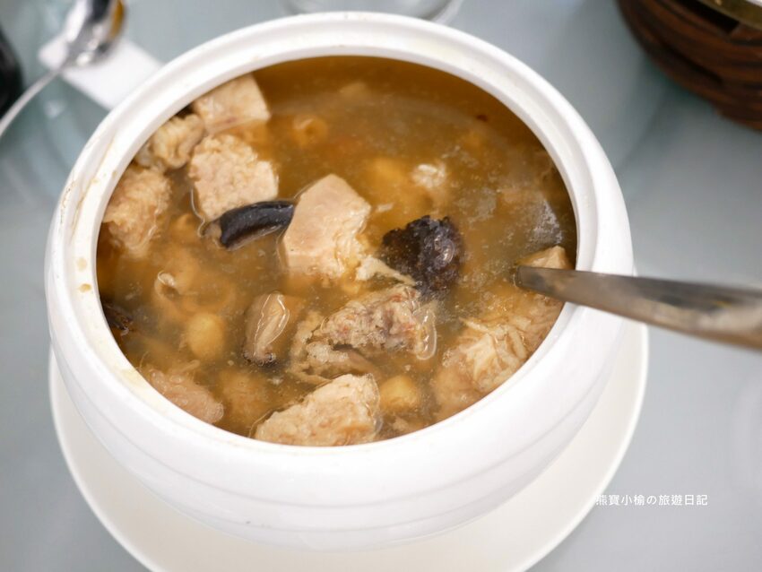 【台中美食】萊特薇庭台中最美的飯店式宴會餐廳，人生最重要決定就在這舉行吧！婚宴辦桌桌菜菜色心得分享紀錄。 @熊寶小榆の旅遊日記