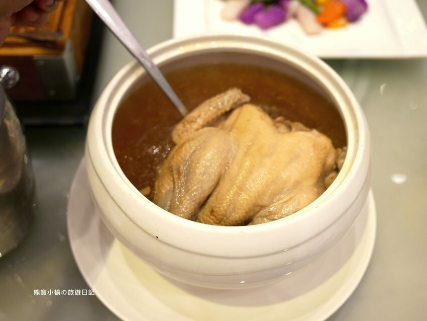 【台中美食】萊特薇庭台中最美的飯店式宴會餐廳，人生最重要決定就在這舉行吧！婚宴辦桌桌菜菜色心得分享紀錄。 @熊寶小榆の旅遊日記