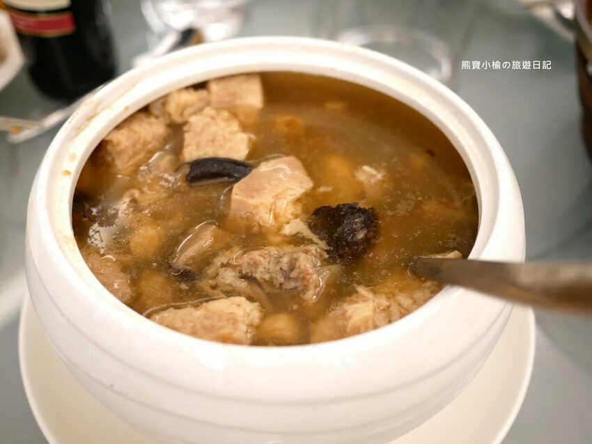 【台中美食】萊特薇庭台中最美的飯店式宴會餐廳，人生最重要決定就在這舉行吧！婚宴辦桌桌菜菜色心得分享紀錄。 @熊寶小榆の旅遊日記