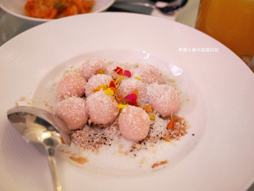 【台中美食】萊特薇庭台中最美的飯店式宴會餐廳，人生最重要決定就在這舉行吧！婚宴辦桌桌菜菜色心得分享紀錄。 @熊寶小榆の旅遊日記