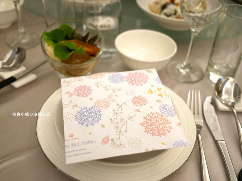 【台中美食】萊特薇庭台中最美的飯店式宴會餐廳，人生最重要決定就在這舉行吧！婚宴辦桌桌菜菜色心得分享紀錄。 @熊寶小榆の旅遊日記