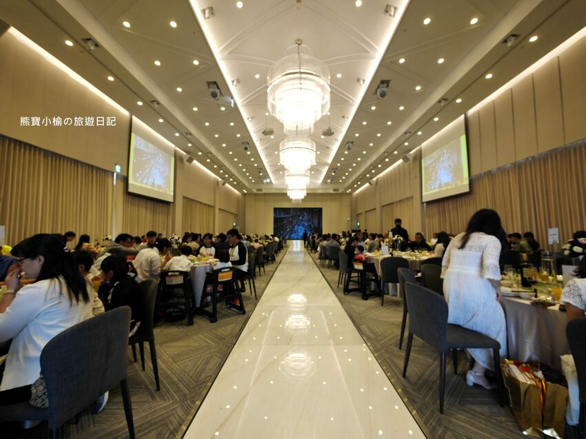 【台中美食】萊特薇庭台中最美的飯店式宴會餐廳，人生最重要決定就在這舉行吧！婚宴辦桌桌菜菜色心得分享紀錄。 @熊寶小榆の旅遊日記
