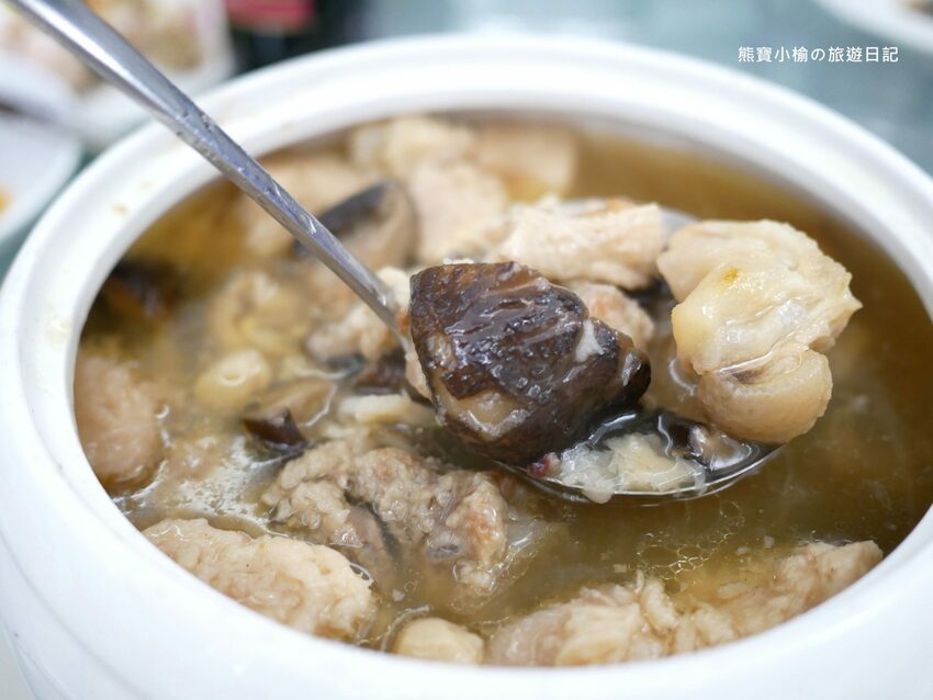 【台中美食】萊特薇庭台中最美的飯店式宴會餐廳，人生最重要決定就在這舉行吧！婚宴辦桌桌菜菜色心得分享紀錄。 @熊寶小榆の旅遊日記