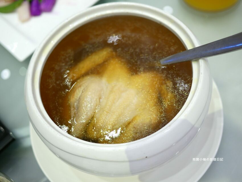 【台中美食】萊特薇庭台中最美的飯店式宴會餐廳，人生最重要決定就在這舉行吧！婚宴辦桌桌菜菜色心得分享紀錄。 @熊寶小榆の旅遊日記