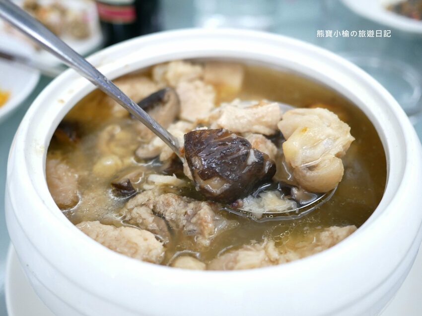 【台中美食】萊特薇庭台中最美的飯店式宴會餐廳，人生最重要決定就在這舉行吧！婚宴辦桌桌菜菜色心得分享紀錄。 @熊寶小榆の旅遊日記