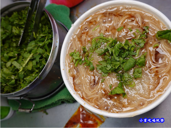 外帶赤肉麵線-無敵號赤肉大腸蚵仔麵線 (1).jpg