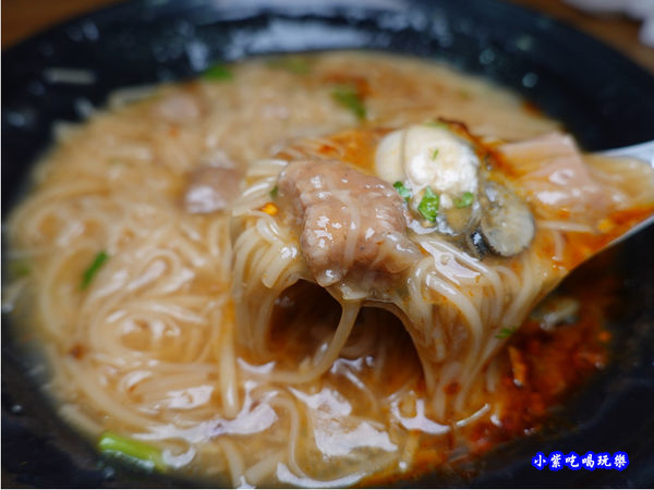 綜合麵線加辣-無敵號赤肉大腸蚵仔麵線 (1).jpg