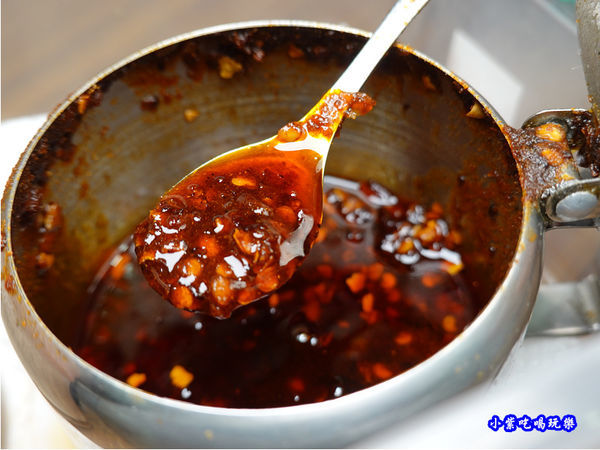 自製辣油-無敵號赤肉大腸蚵仔麵線 (2).jpg
