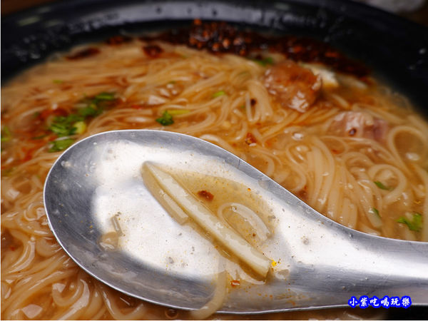 港式麵線筍絲-無敵號赤肉大腸蚵仔麵線.jpg