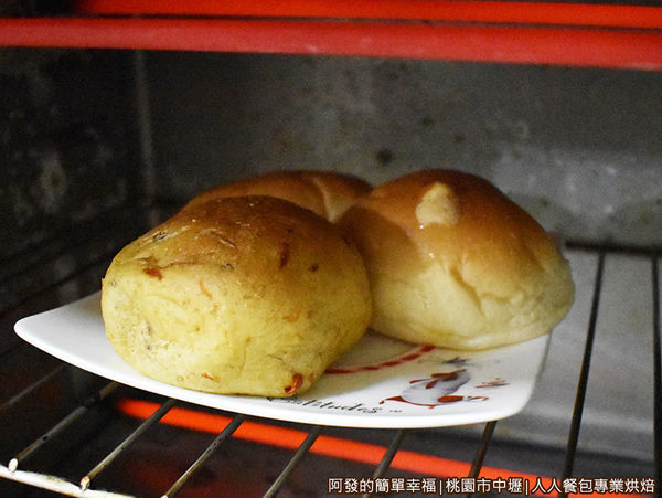 人人餐包11-回到家中烤箱加熱.JPG