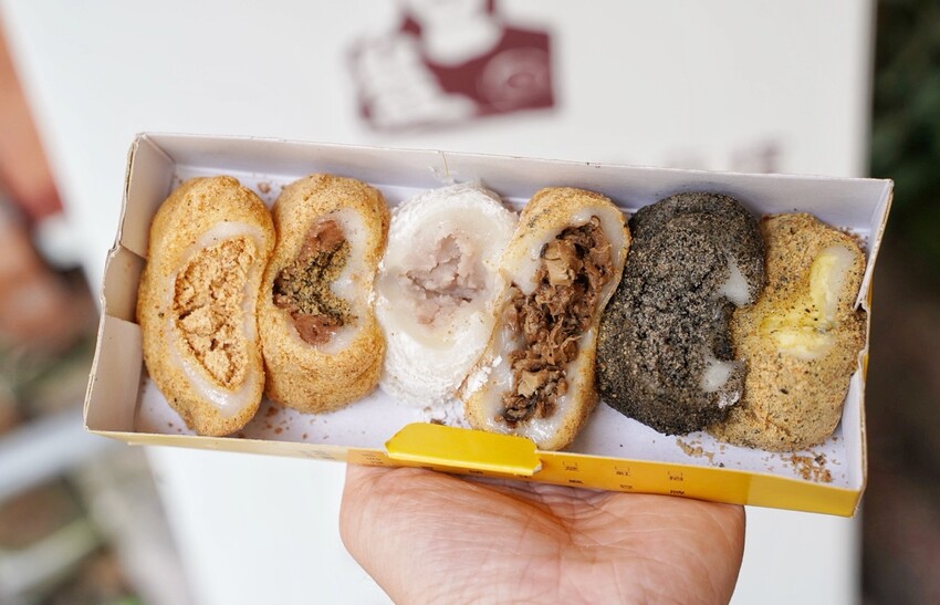 【芳塢碼頭專業麻糬】在地人推薦的麻糬口袋名單怎麼能錯過！傳統包餡麻糬顆顆飽滿且不黏牙，新上市的雲朵驢打滾療癒可愛又欠吃！台中伴手禮首選推薦！ - 阿華田的美食日記