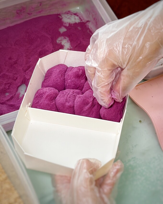 【芳塢碼頭專業麻糬】在地人推薦的麻糬口袋名單怎麼能錯過！傳統包餡麻糬顆顆飽滿且不黏牙，新上市的雲朵驢打滾療癒可愛又欠吃！台中伴手禮首選推薦！ - 阿華田的美食日記