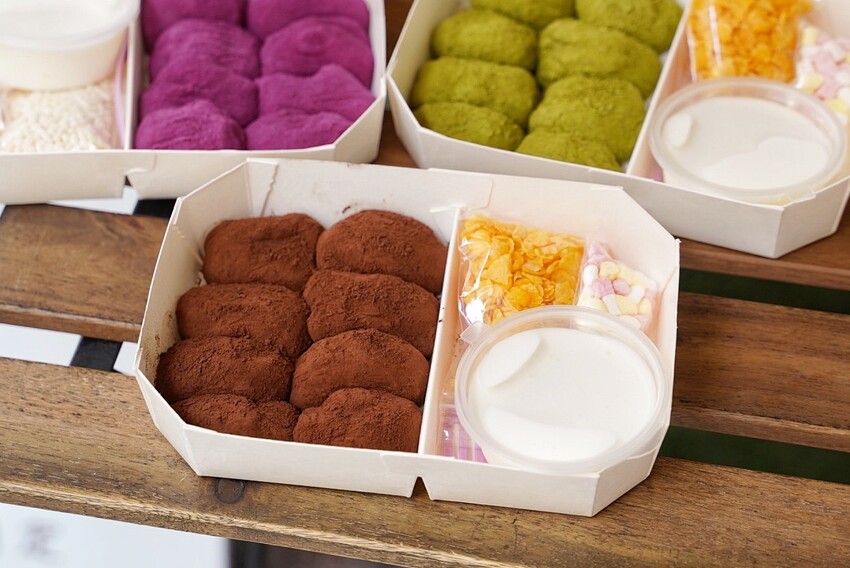 【芳塢碼頭專業麻糬】在地人推薦的麻糬口袋名單怎麼能錯過！傳統包餡麻糬顆顆飽滿且不黏牙，新上市的雲朵驢打滾療癒可愛又欠吃！台中伴手禮首選推薦！ - 阿華田的美食日記