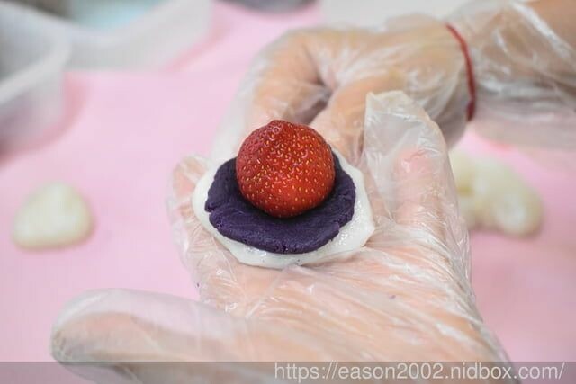 台中伴手禮 | 芳塢碼頭專業麻糬 傳統美食新突破 莓友朵起來 季節限定（新鮮草莓+傳統麻糬+手作餡料） -  就是這樣。吃喝玩樂。愛漂亮部落格 - FashionGuide 華人時尚專業評鑑