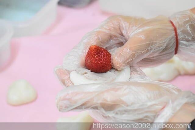 台中伴手禮 | 芳塢碼頭專業麻糬 傳統美食新突破 莓友朵起來 季節限定（新鮮草莓+傳統麻糬+手作餡料） -  就是這樣。吃喝玩樂。愛漂亮部落格 - FashionGuide 華人時尚專業評鑑