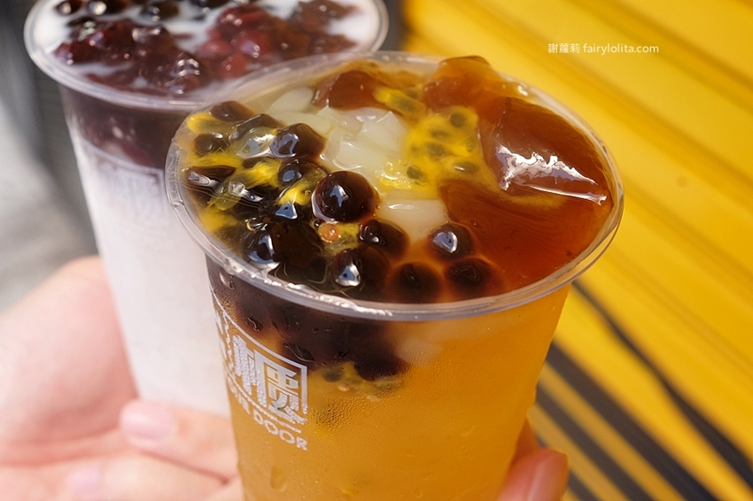 出櫃茶飲（台中新時代）。只要29元，台中最便宜奶蓋手搖飲，加滿三種配料只要5塊錢！ @蹦啾♥謝蘿莉 La vie heureuse