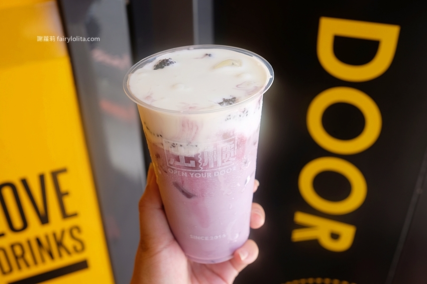 出櫃茶飲（台中新時代）。只要29元，台中最便宜奶蓋手搖飲，加滿三種配料只要5塊錢！ @蹦啾♥謝蘿莉 La vie heureuse