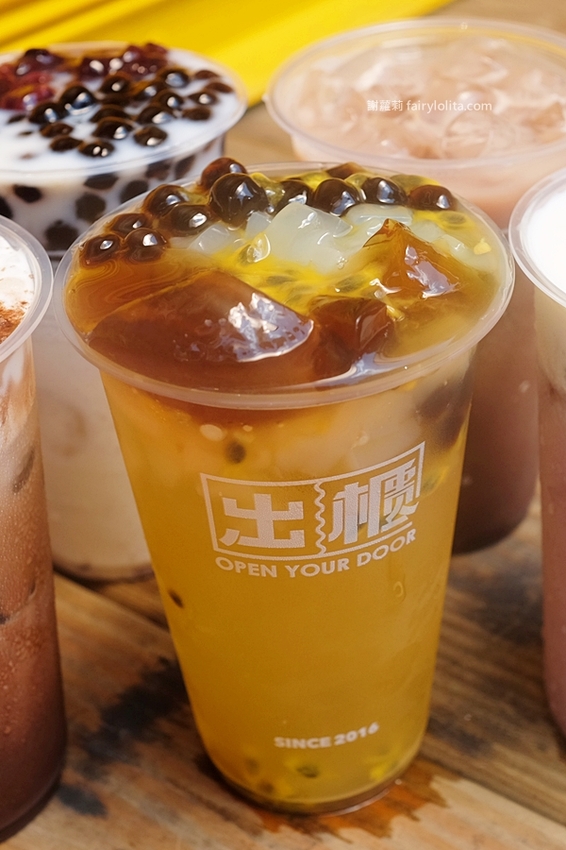 出櫃茶飲（台中新時代）。只要29元，台中最便宜奶蓋手搖飲，加滿三種配料只要5塊錢！ @蹦啾♥謝蘿莉 La vie heureuse