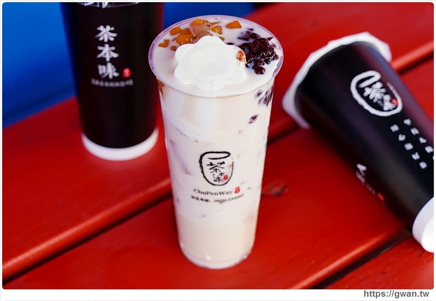 全台首創，把草莓糖葫蘆放進飲料裡！一天限量20杯，只有這裡能喝到～