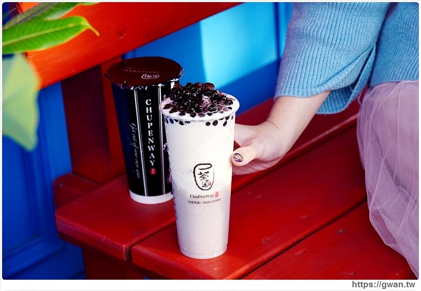 全台首創，把草莓糖葫蘆放進飲料裡！一天限量20杯，只有這裡能喝到～