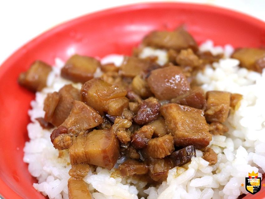 台南小吃/傳統古早味飯桌仔/還沒開店就排隊/無店名飄香10多年/在地老饕口袋名單/價格親民食材新鮮