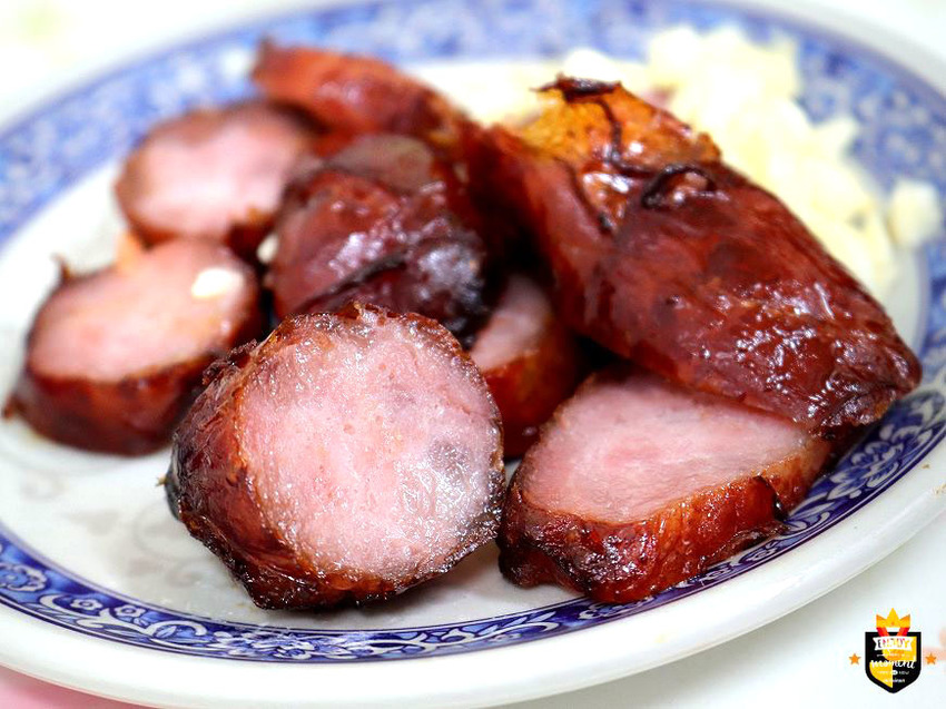 台南小吃/傳統古早味飯桌仔/還沒開店就排隊/無店名飄香10多年/在地老饕口袋名單/價格親民食材新鮮