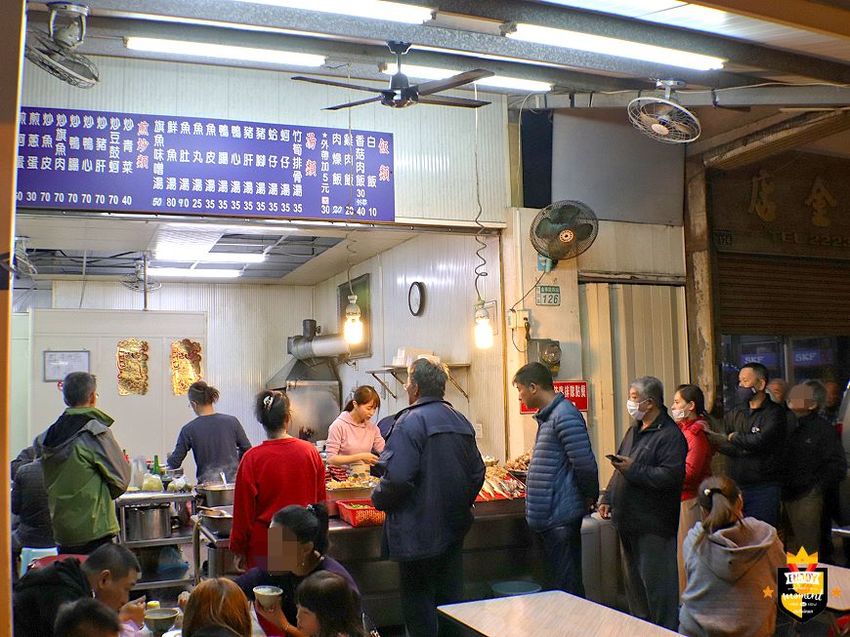 台南小吃/傳統古早味飯桌仔/還沒開店就排隊/無店名飄香10多年/在地老饕口袋名單/價格親民食材新鮮
