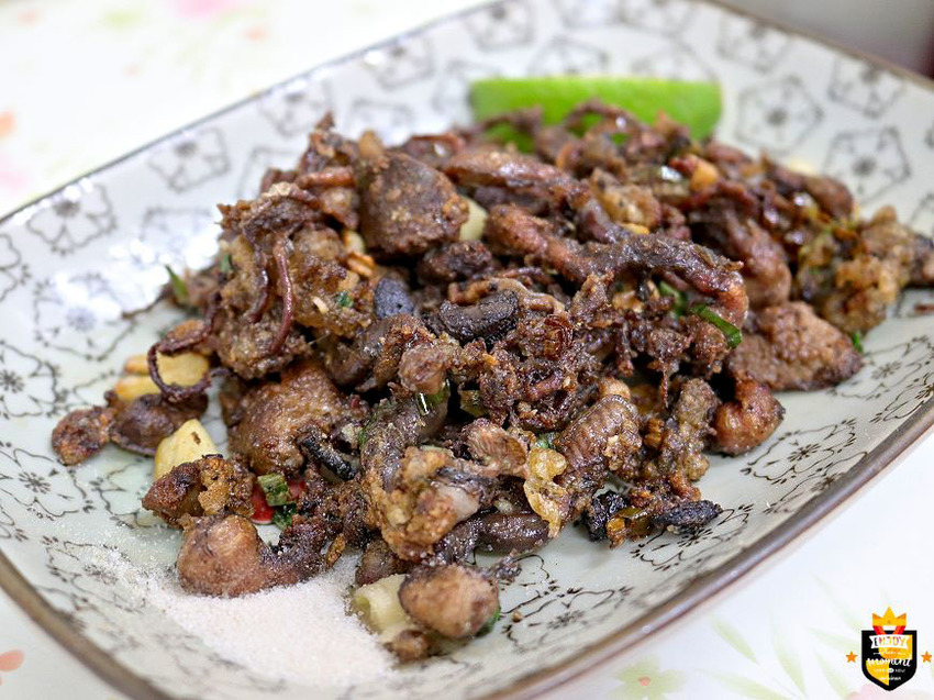 台南小吃/傳統古早味飯桌仔/還沒開店就排隊/無店名飄香10多年/在地老饕口袋名單/價格親民食材新鮮