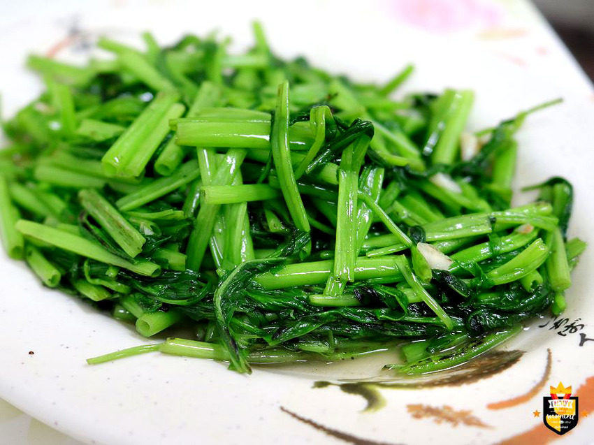 台南小吃/傳統古早味飯桌仔/還沒開店就排隊/無店名飄香10多年/在地老饕口袋名單/價格親民食材新鮮