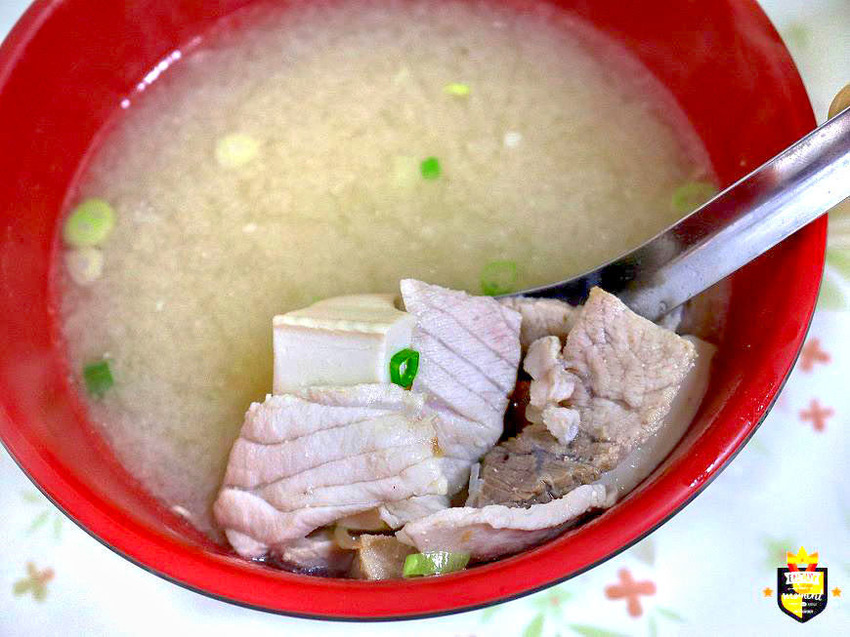 台南小吃/傳統古早味飯桌仔/還沒開店就排隊/無店名飄香10多年/在地老饕口袋名單/價格親民食材新鮮