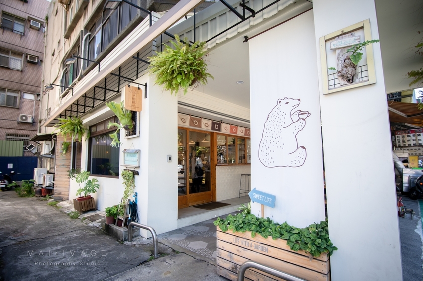 桃園中壢美食｜好貳Coffee Home Cuisine，中壢中正公園對面翻轉台味文青早午餐。古早味軟蛋餅、韓風金厚吐司、黑金松露拌麵必點