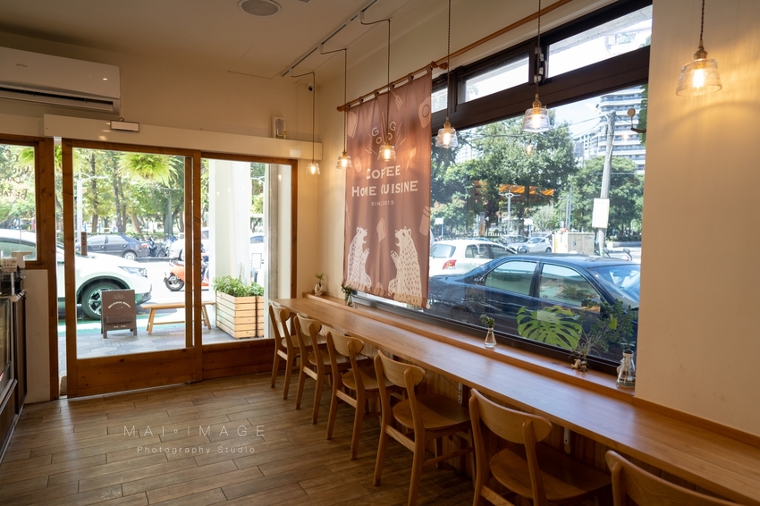 桃園中壢美食｜好貳Coffee Home Cuisine，中壢中正公園對面翻轉台味文青早午餐。古早味軟蛋餅、韓風金厚吐司、黑金松露拌麵必點