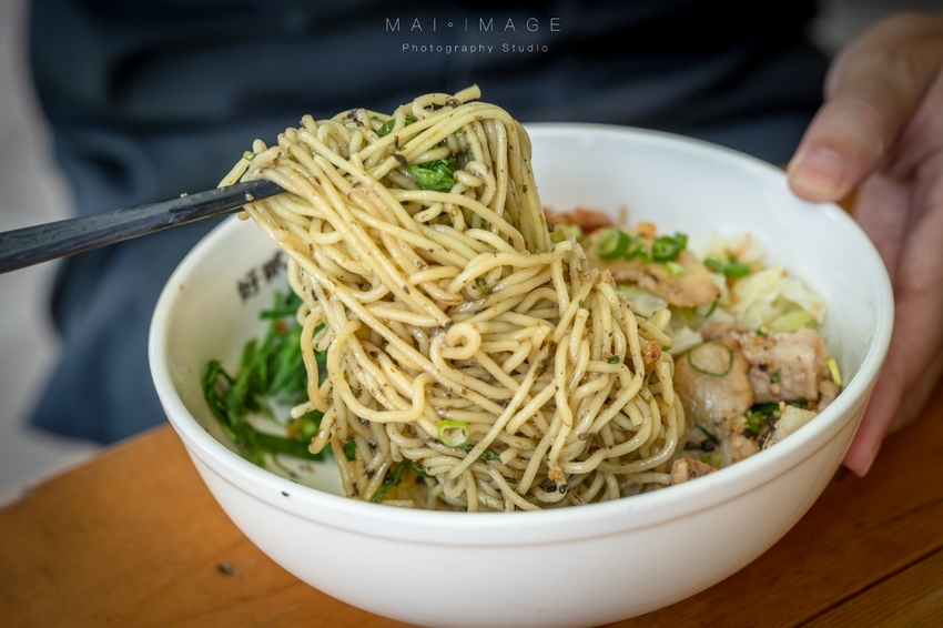 桃園中壢美食｜好貳Coffee Home Cuisine，中壢中正公園對面翻轉台味文青早午餐。古早味軟蛋餅、韓風金厚吐司、黑金松露拌麵必點