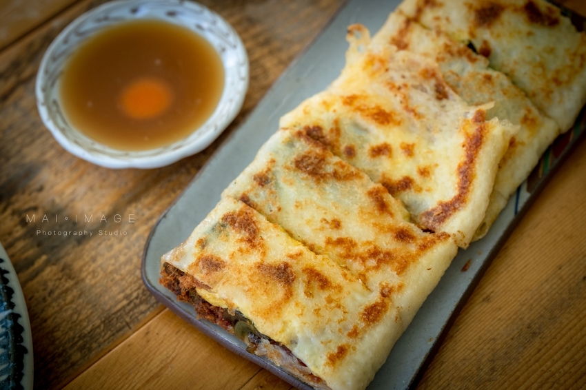 桃園中壢美食｜好貳Coffee Home Cuisine，中壢中正公園對面翻轉台味文青早午餐。古早味軟蛋餅、韓風金厚吐司、黑金松露拌麵必點