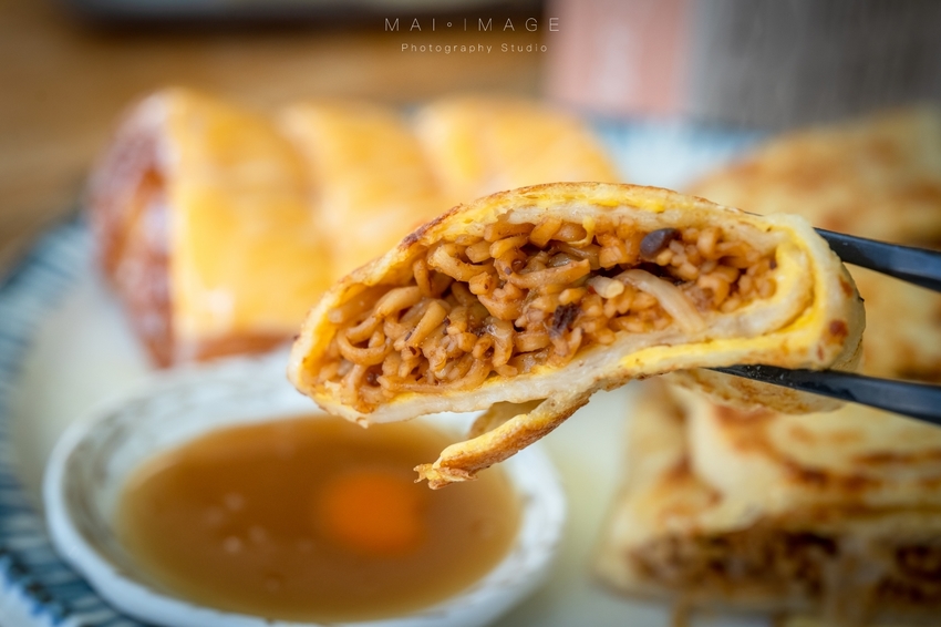 桃園中壢美食｜好貳Coffee Home Cuisine，中壢中正公園對面翻轉台味文青早午餐。古早味軟蛋餅、韓風金厚吐司、黑金松露拌麵必點