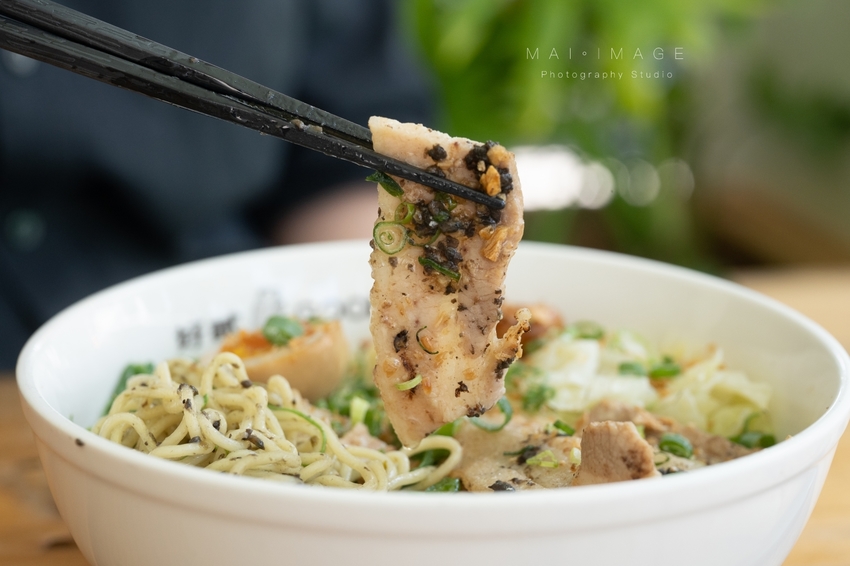 桃園中壢美食｜好貳Coffee Home Cuisine，中壢中正公園對面翻轉台味文青早午餐。古早味軟蛋餅、韓風金厚吐司、黑金松露拌麵必點